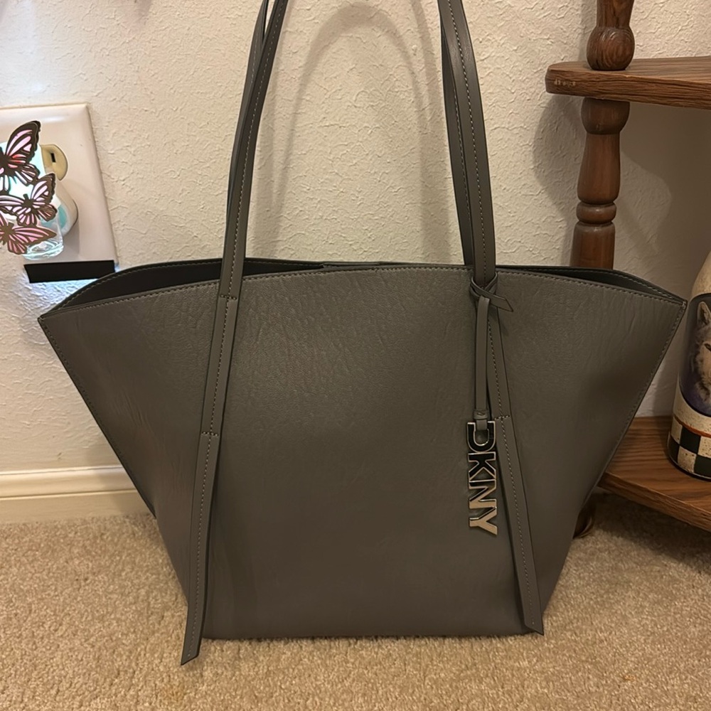NWOT DKNY LARGE GRAY TOTE